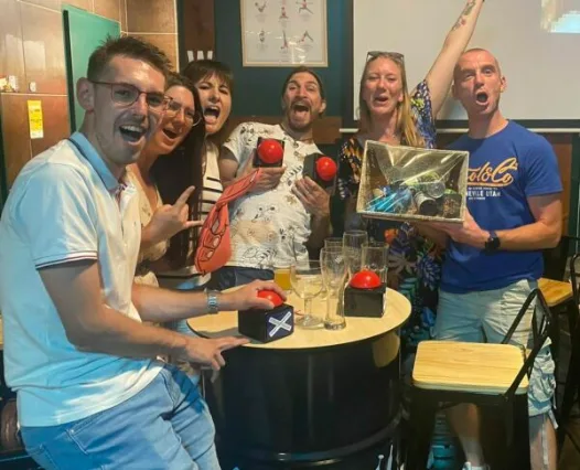 Soirée blind test dans un bar à Clermont-Ferrand